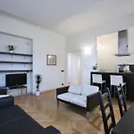 Tyn Church Apartment