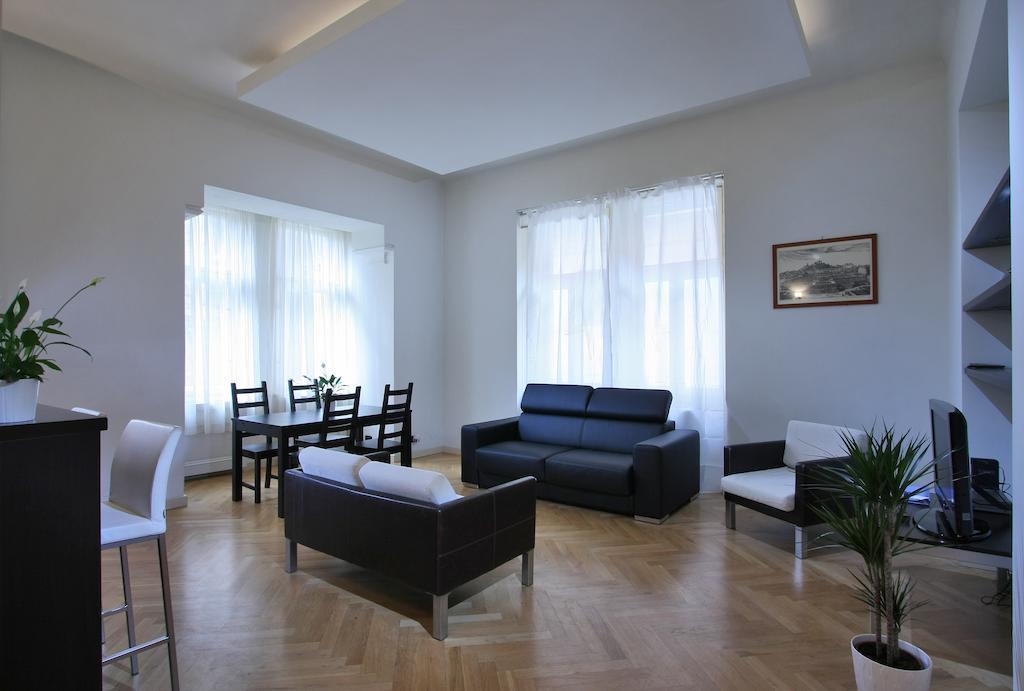 Apartment Tyn Church *